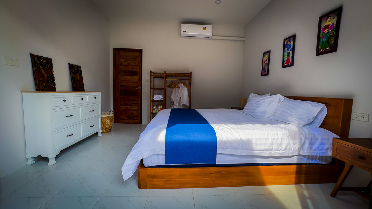 Secret tree pool house / month