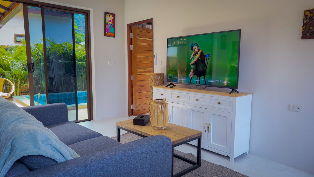 Secret tree pool house / month