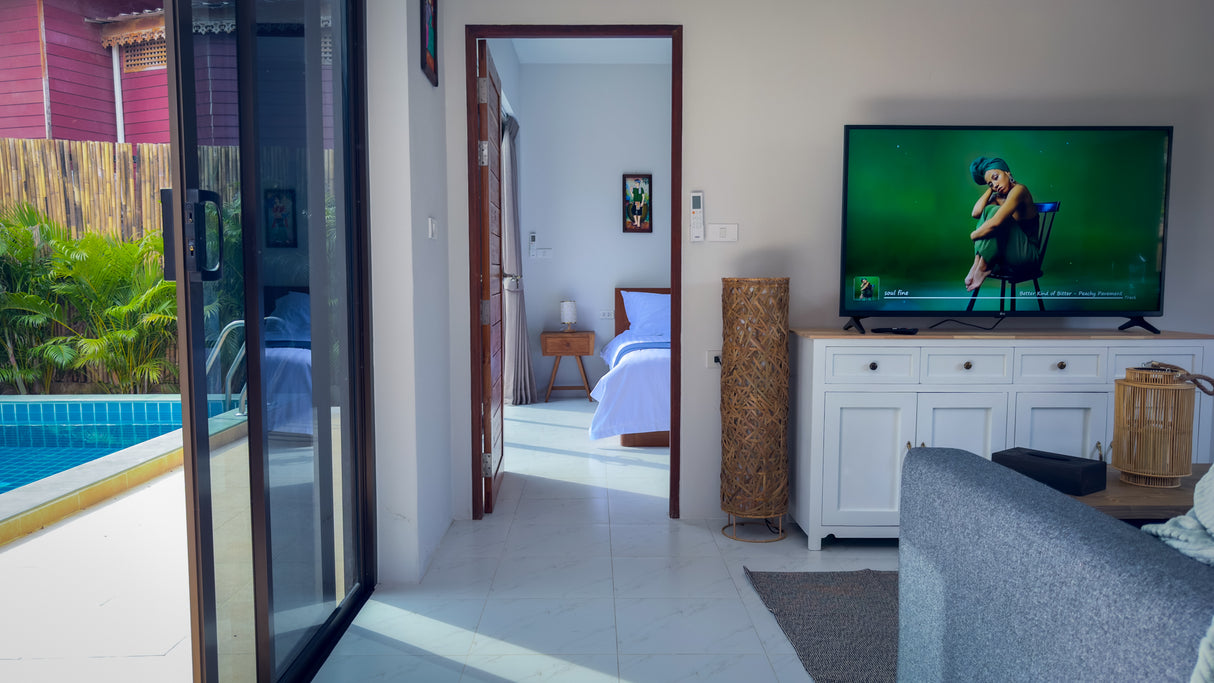 Secret tree pool house / month