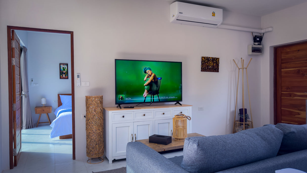 Secret tree pool house / month