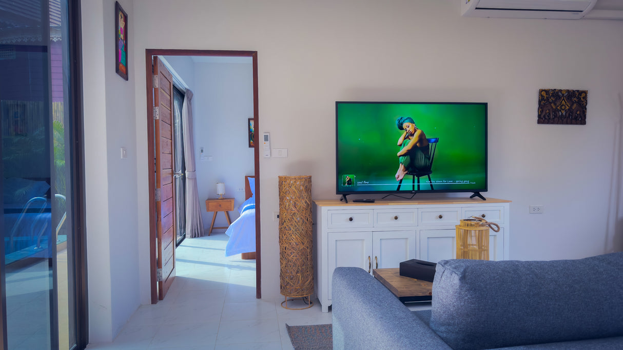 Secret tree pool house / month