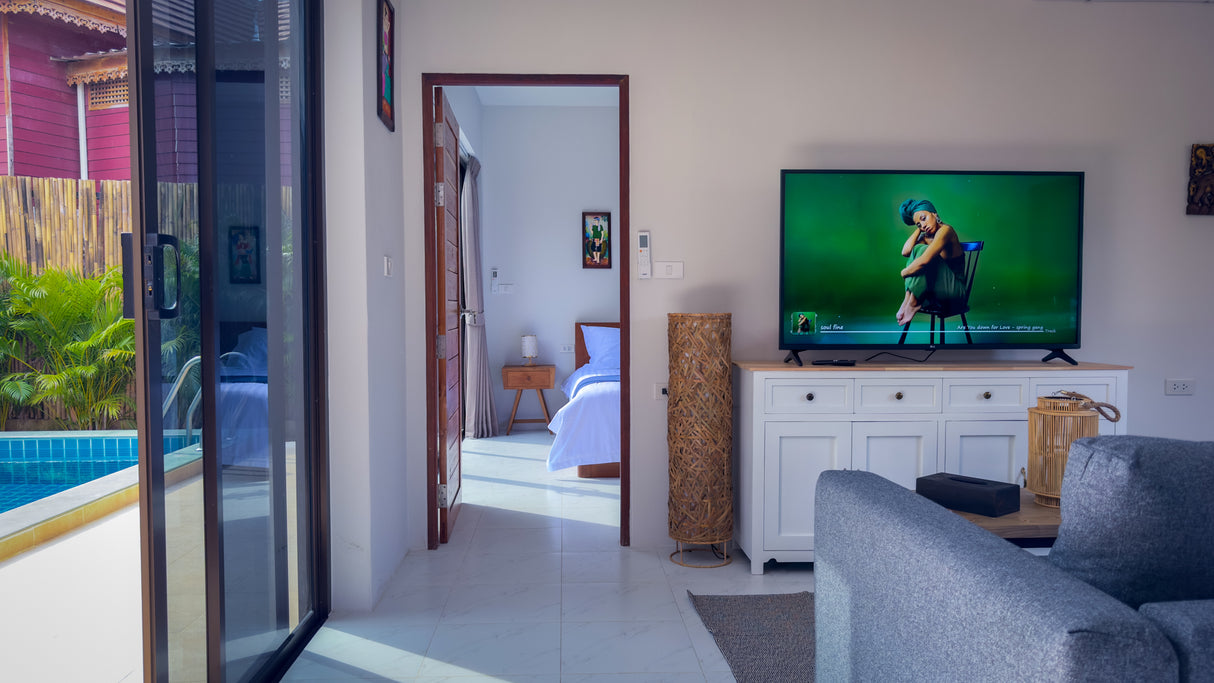 Secret tree pool house / month