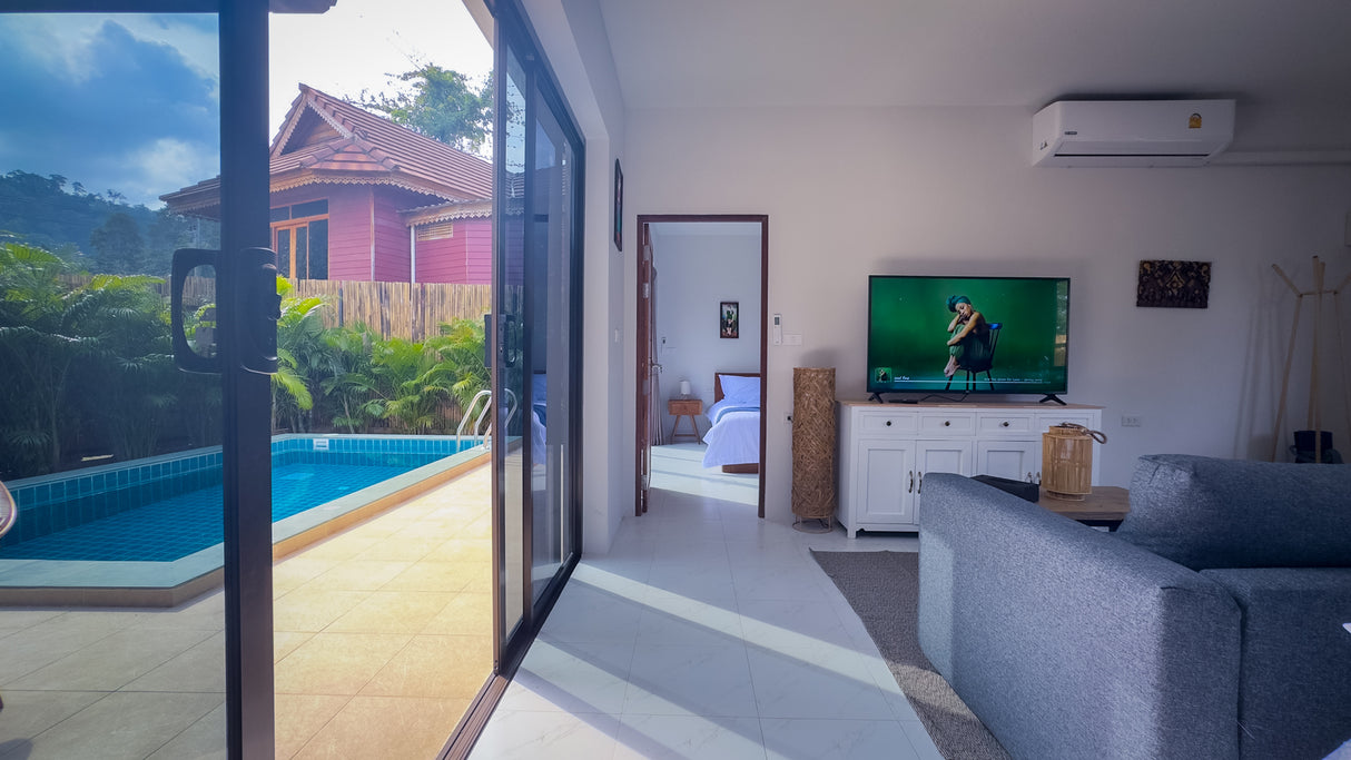 Secret tree pool house / month