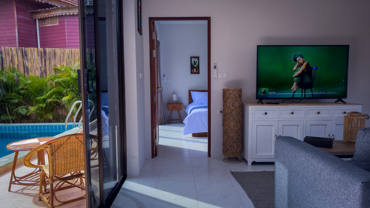 Secret tree pool house / month