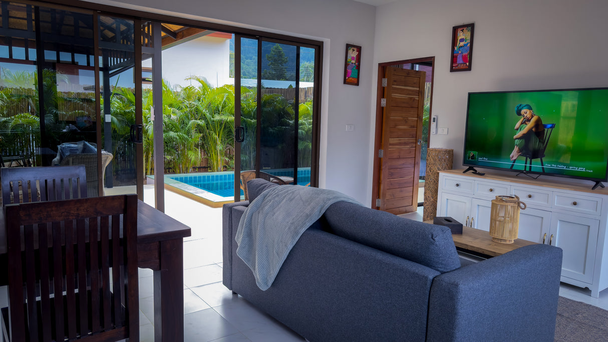 Secret tree pool house / month