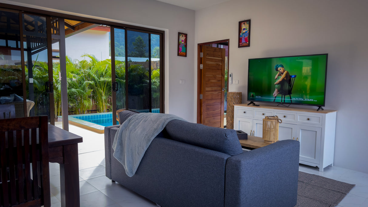 Secret tree pool house / month