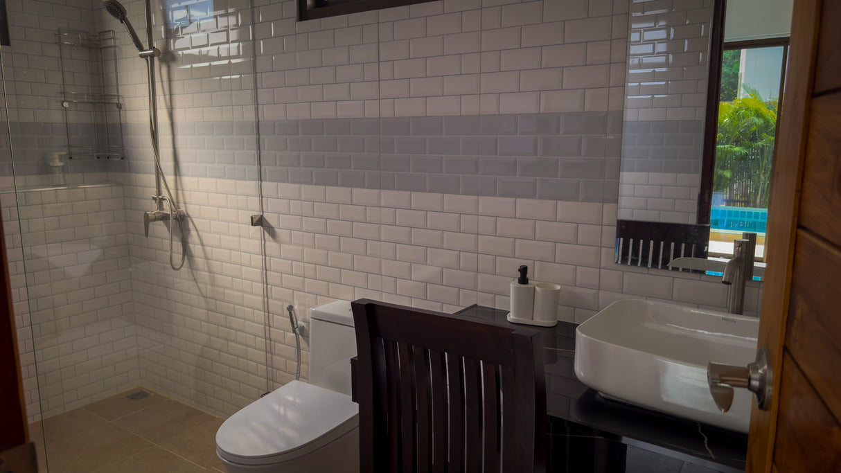 Secret tree pool house / month