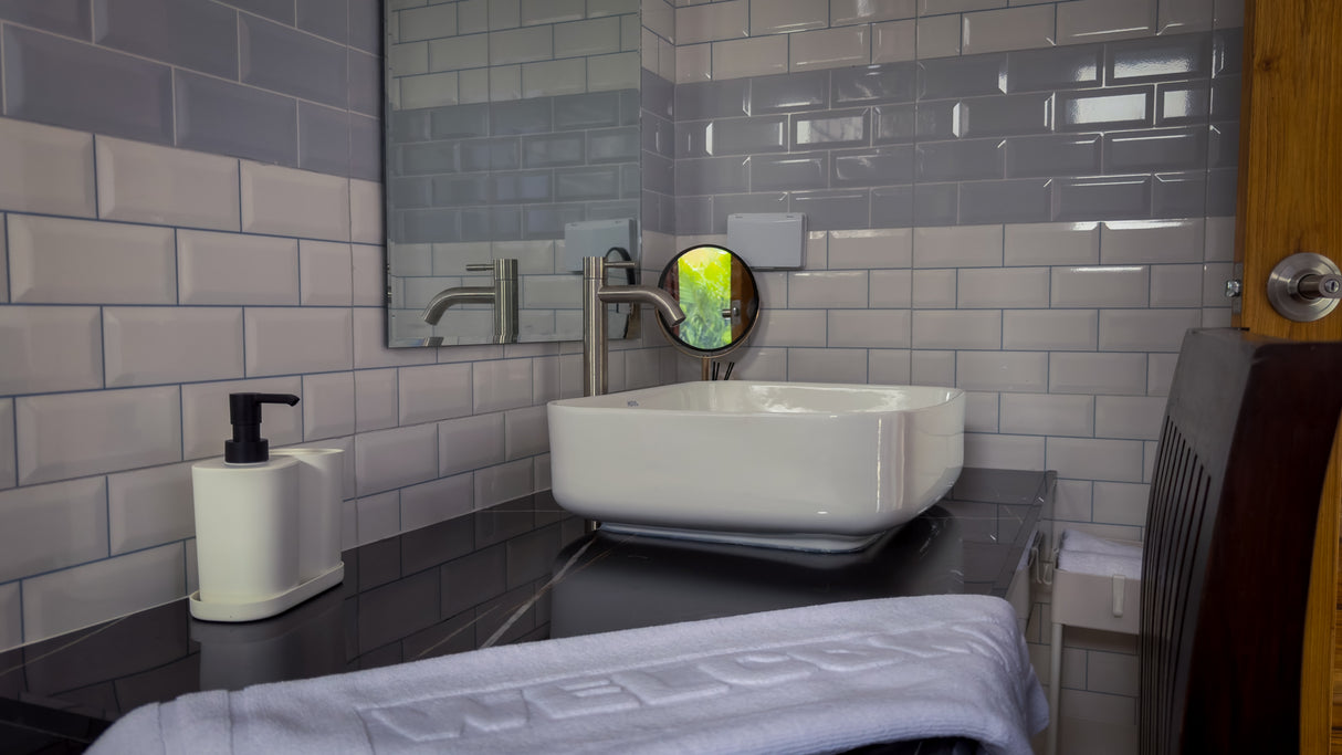 Secret tree pool house / month