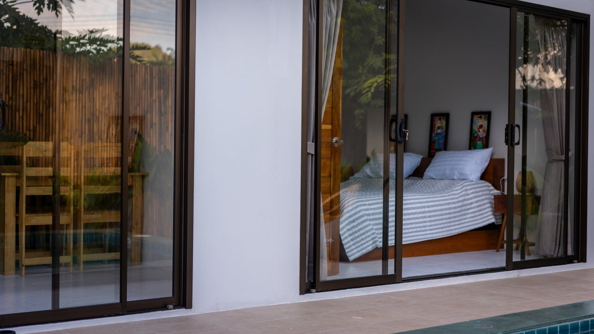 Tamarin Pool house / month