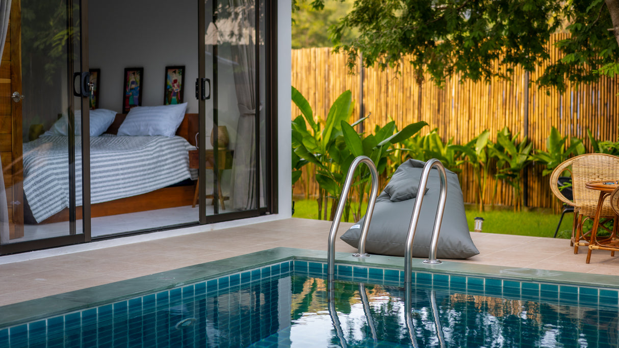 Tamarin Pool house / month