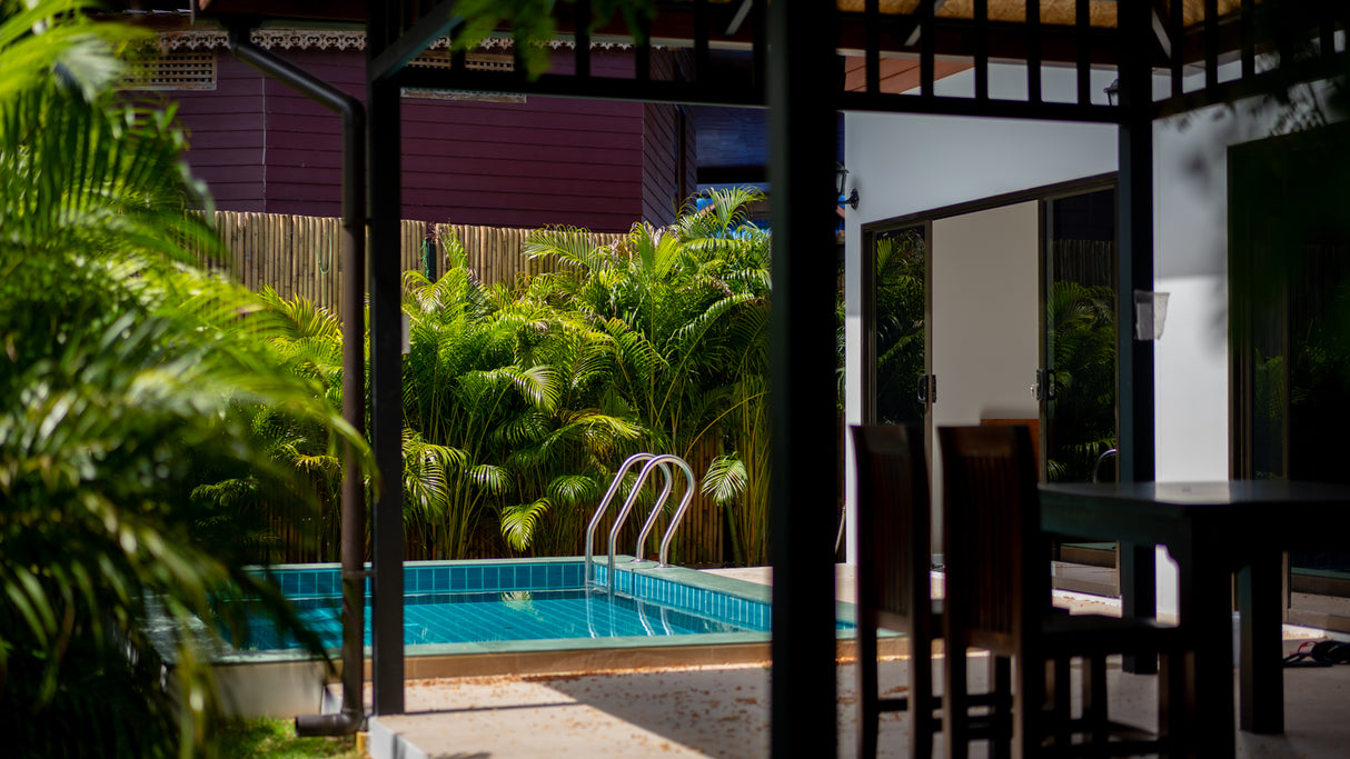 Secret tree pool house / month