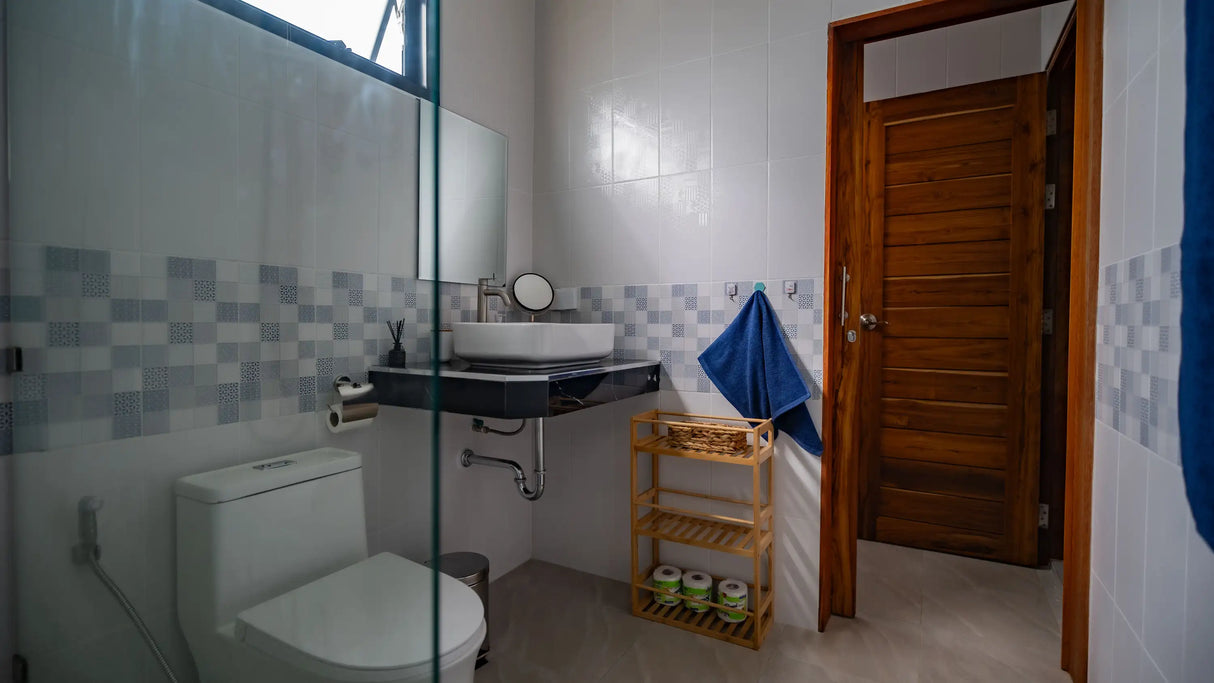 Lotus Pool house / month