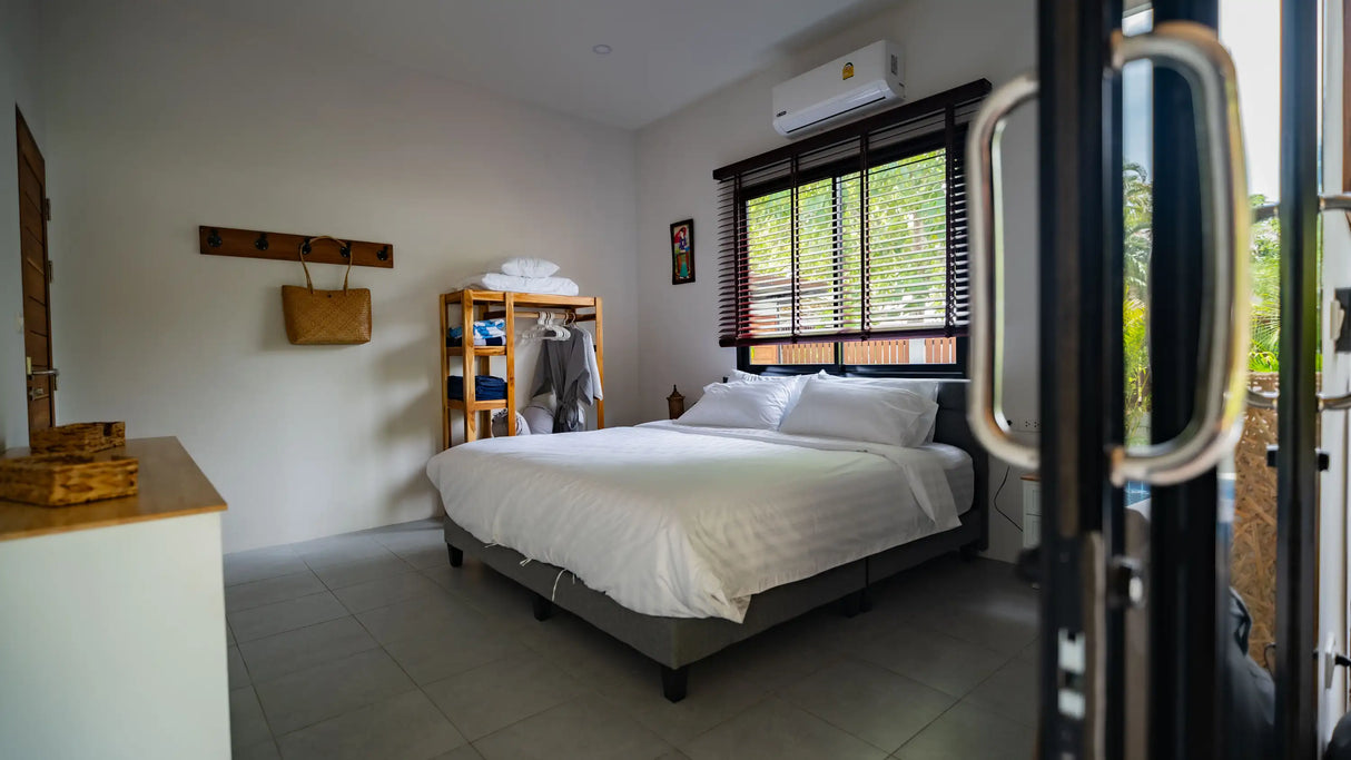 Lotus Pool house / month