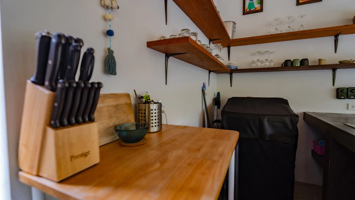 Lotus Pool house / month