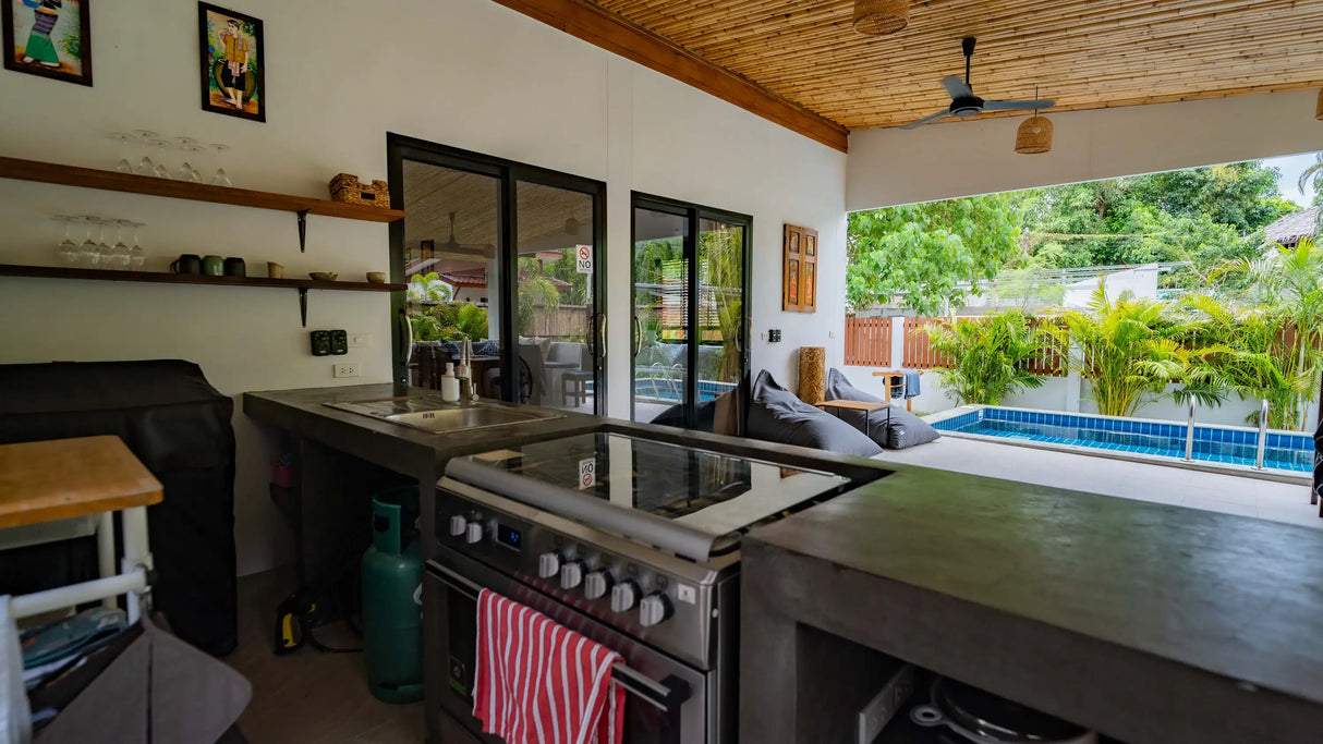 Lotus Pool house / month