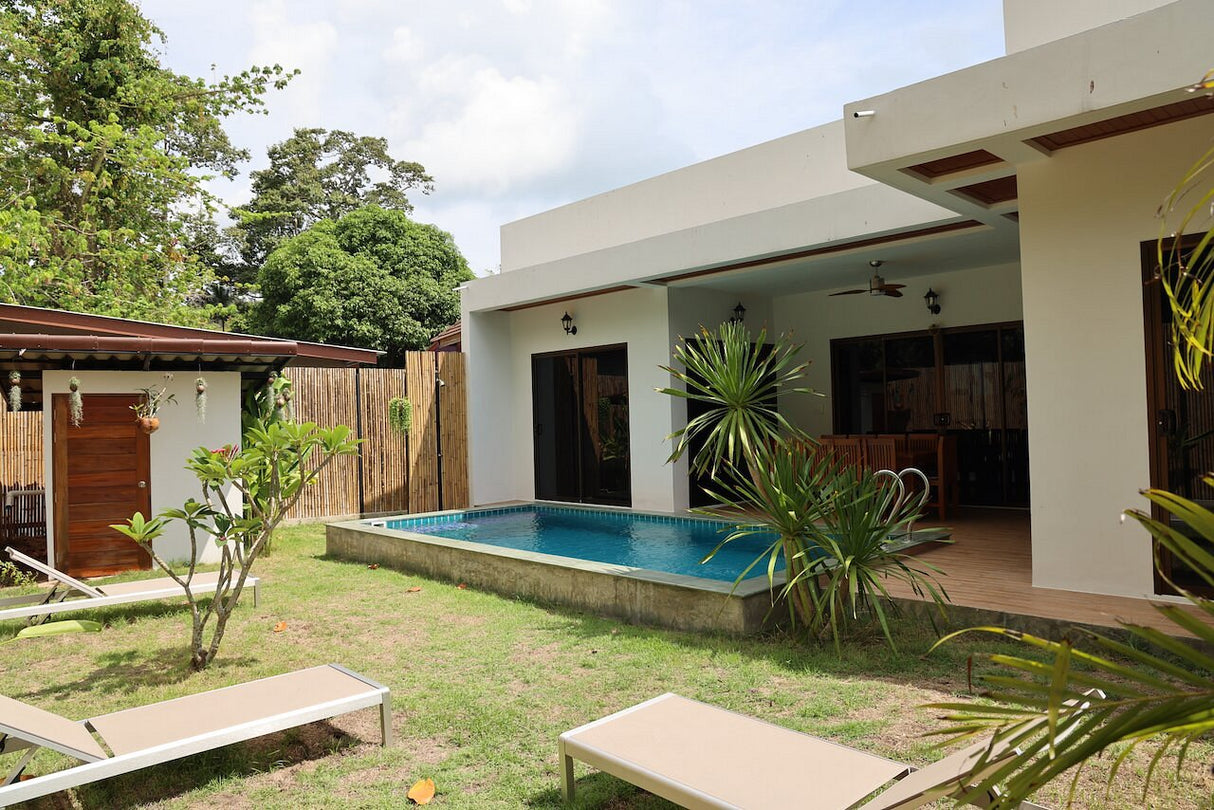 White Orchid Pool House / month