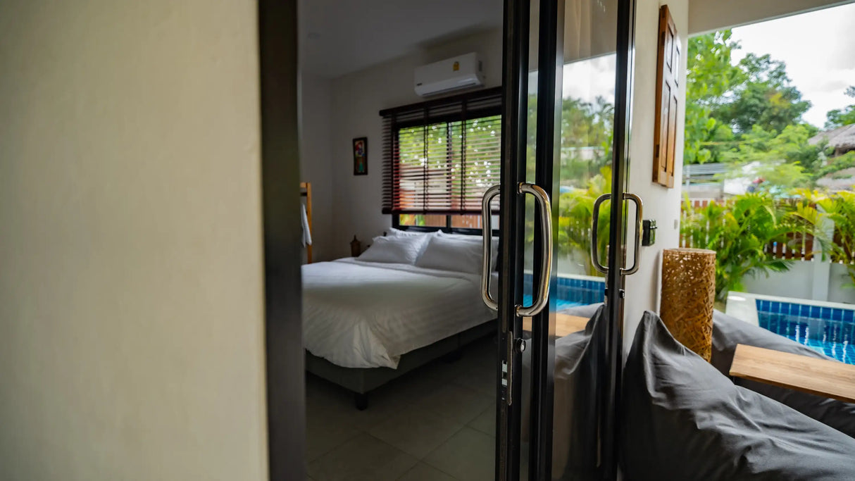 Lotus Pool house / month